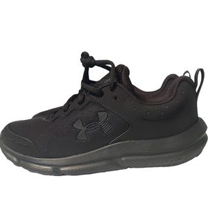 Women’s Under Armour wide Charged Assert sneakers size 8, NIB